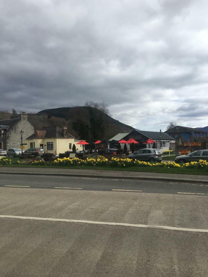 1 Lochness Rooms&Hostel ดรัมนาดรอคิท ภายนอก รูปภาพ