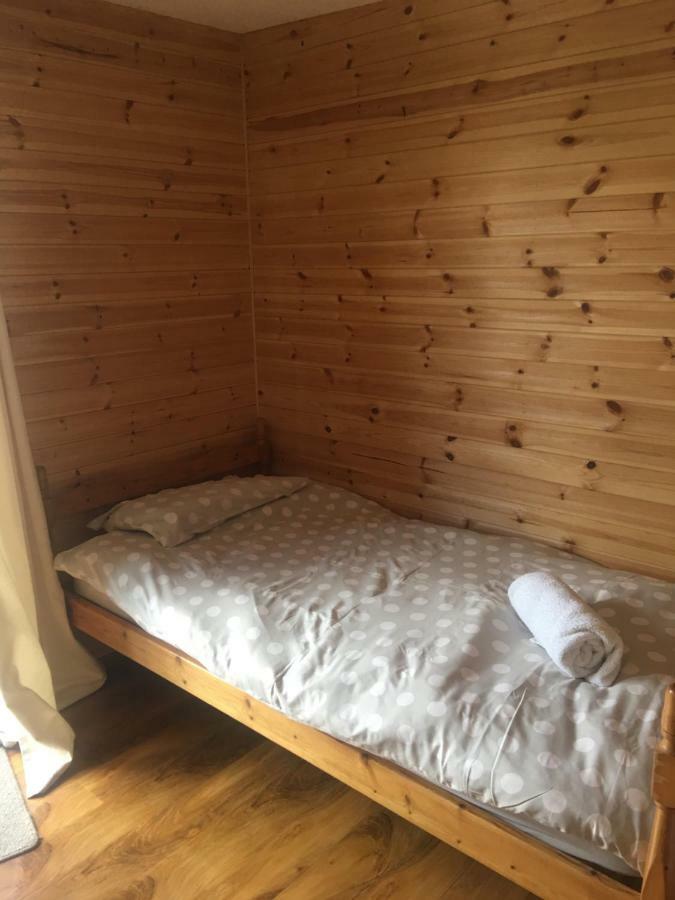 1 Lochness Rooms&Hostel ดรัมนาดรอคิท ภายนอก รูปภาพ