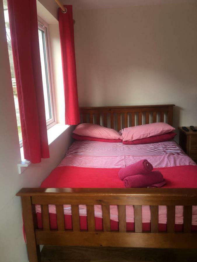 1 Lochness Rooms&Hostel ดรัมนาดรอคิท ภายนอก รูปภาพ