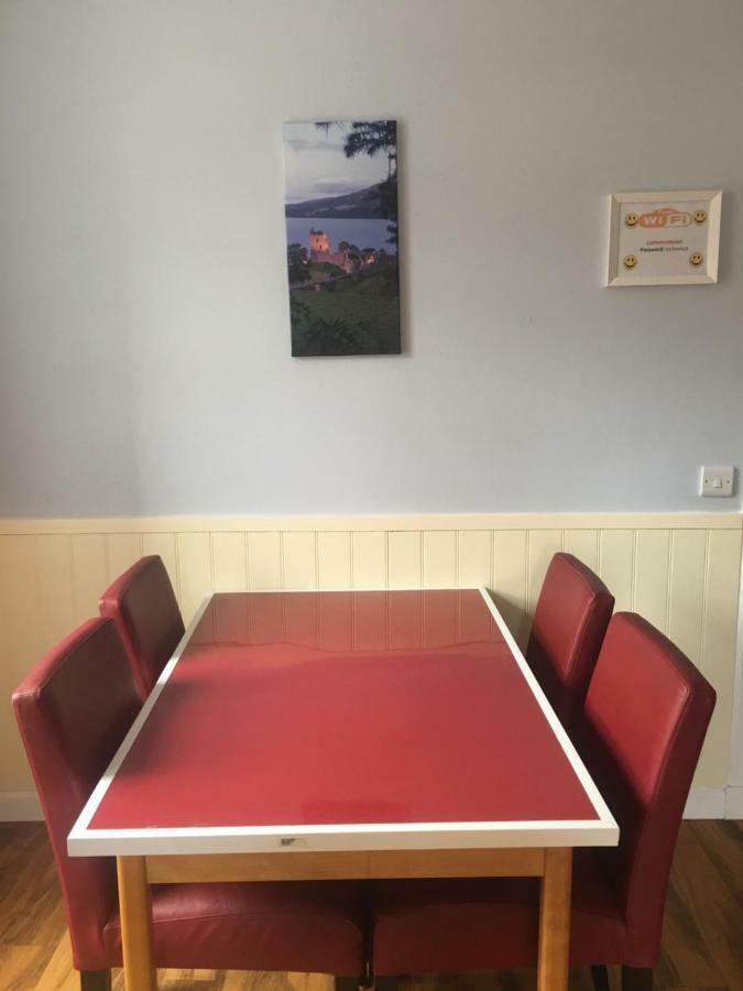 1 Lochness Rooms&Hostel ดรัมนาดรอคิท ภายนอก รูปภาพ