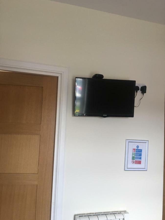 1 Lochness Rooms&Hostel ดรัมนาดรอคิท ภายนอก รูปภาพ