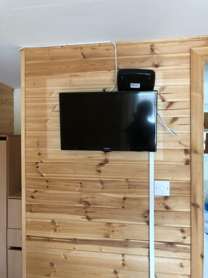 1 Lochness Rooms&Hostel ดรัมนาดรอคิท ภายนอก รูปภาพ