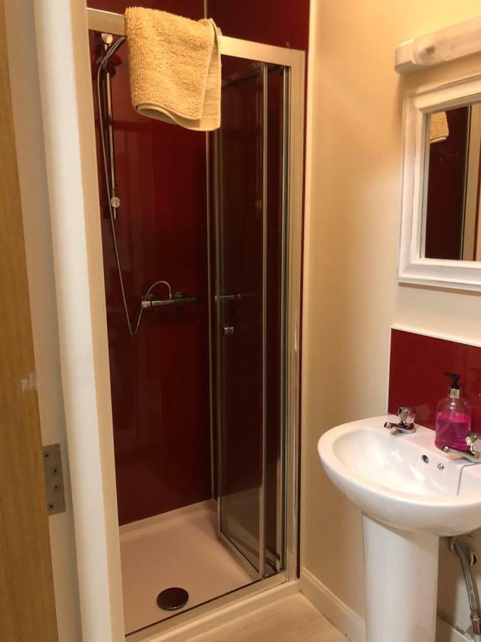 1 Lochness Rooms&Hostel ดรัมนาดรอคิท ภายนอก รูปภาพ