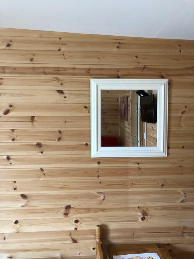 1 Lochness Rooms&Hostel ดรัมนาดรอคิท ภายนอก รูปภาพ