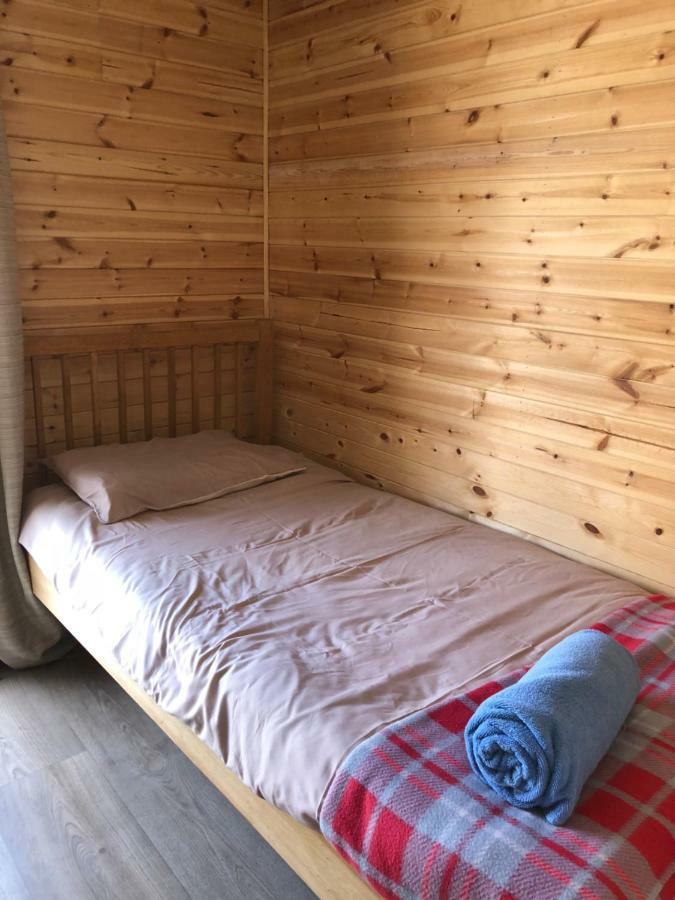 1 Lochness Rooms&Hostel ดรัมนาดรอคิท ภายนอก รูปภาพ